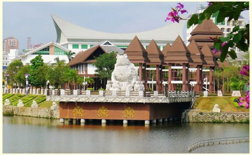 黄记飞雪河鲜石锅鱼